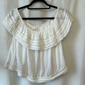 Aritzia Wilfred off the shoulder blouse. Size medium. Good condition